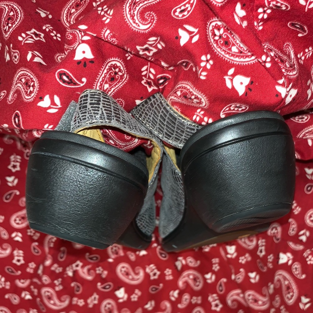 CLARK'S LEATHER Comfort Sandals - Picture 8 of 13